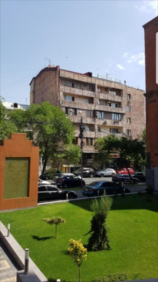 Republic Square Apartment Yerevan Exterior photo