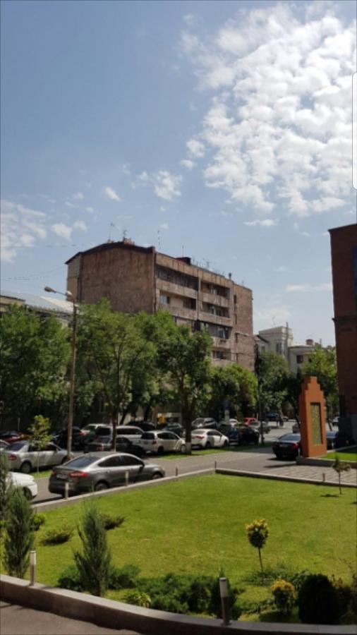 Republic Square Apartment Yerevan Exterior photo