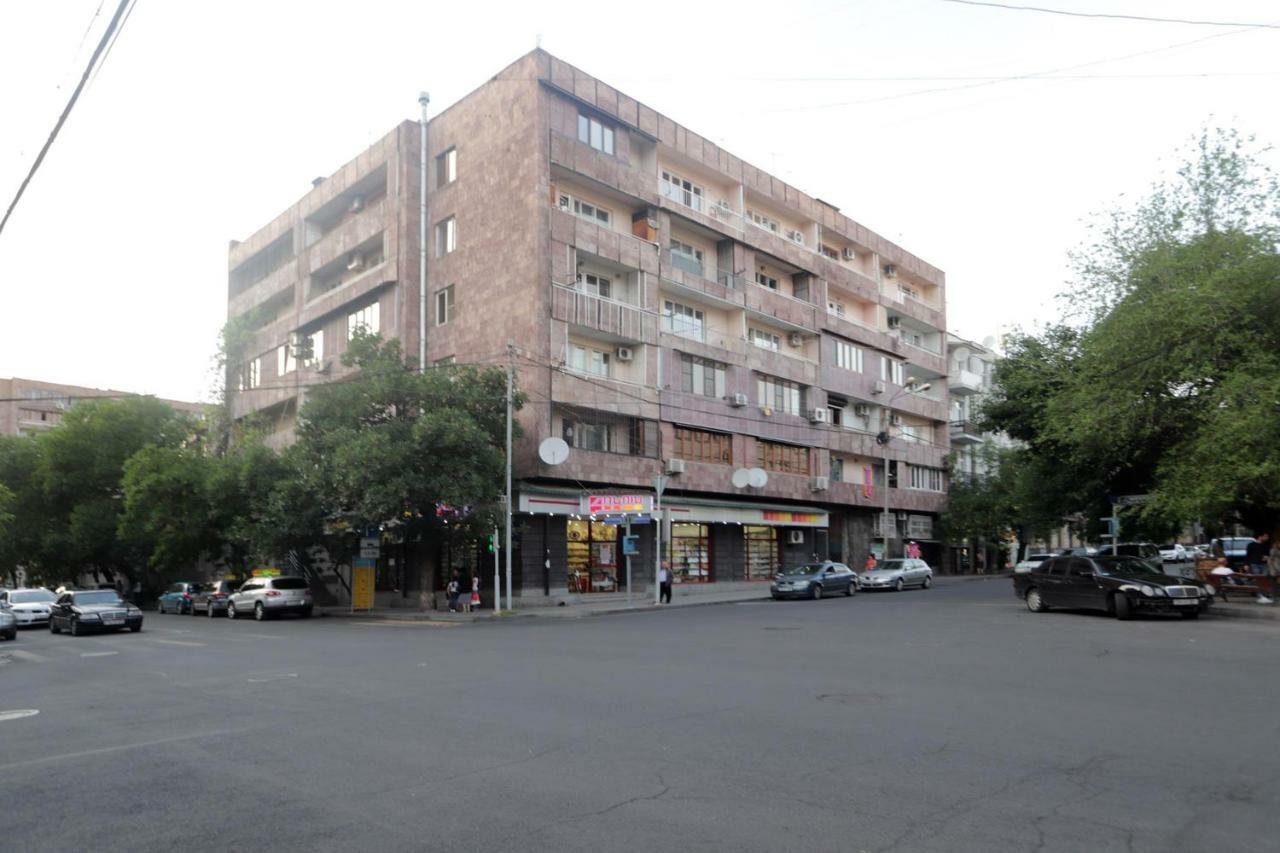 Republic Square Apartment Yerevan Exterior photo